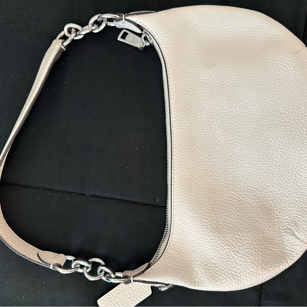 COPY - Coach Off-White Leather Shoulder Bag - Picture 4 of 4